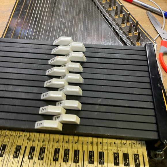 OSCAR SCHMIDT INTERNATIONAL ACOUSTIC AUTOHARP - Picture 2 of 13